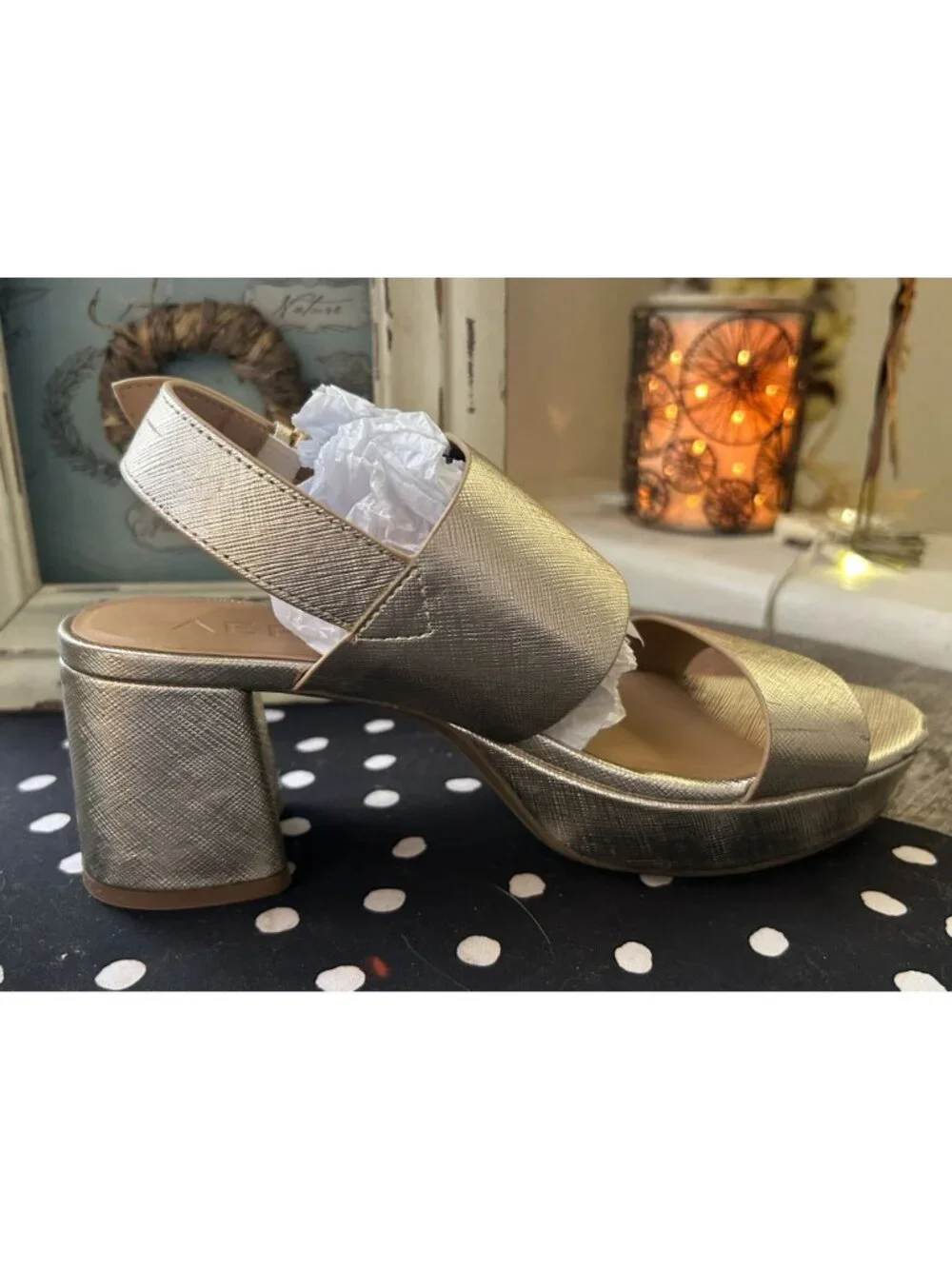 Aerosoles Camilia Platform Sandals Women's Size 7 Gold Metallic Textured EUC